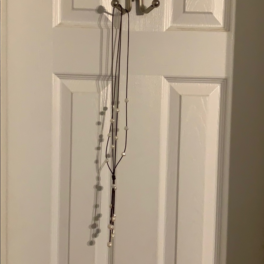 Pearl leather necklace